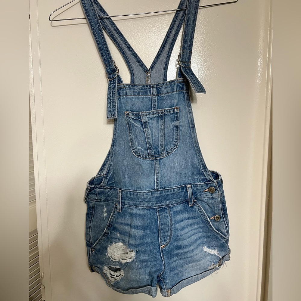 Hollister distressed short Overall